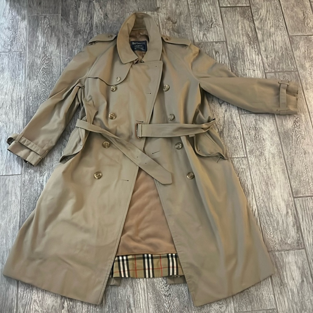 NEW Burberry trench coat